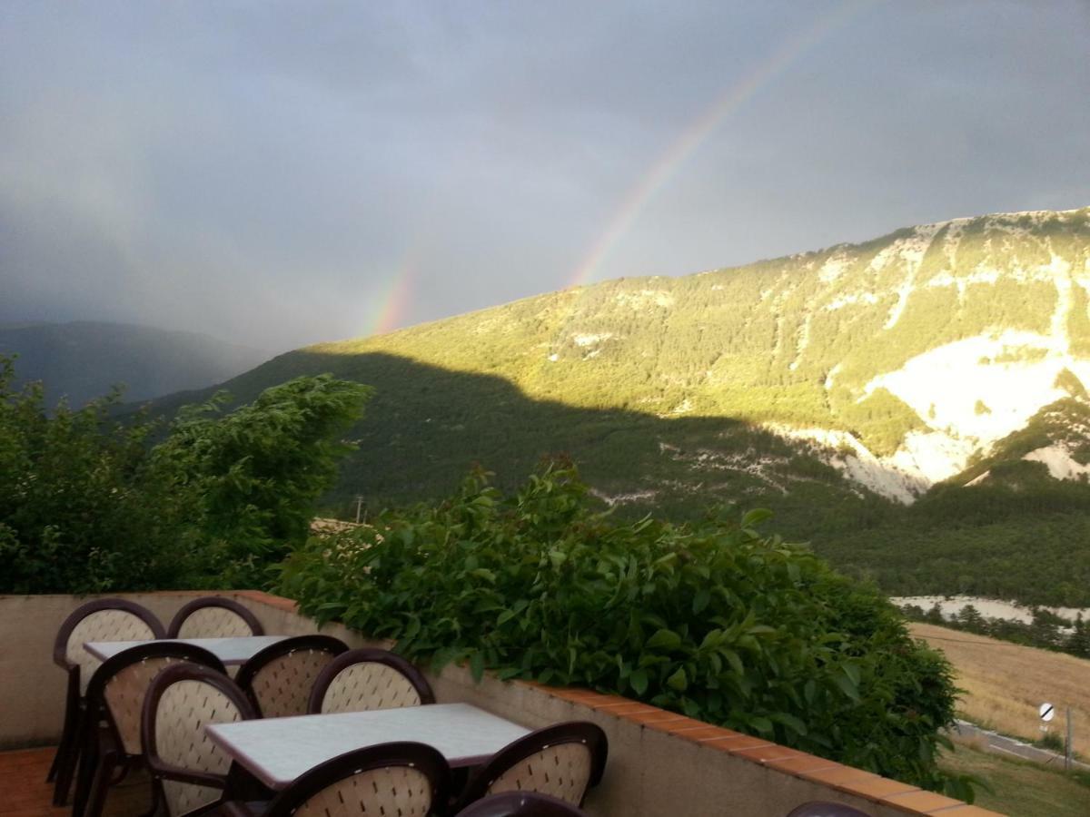 Mas Du Colombier Bed & Breakfast Saint-André-les-Alpes Exterior foto